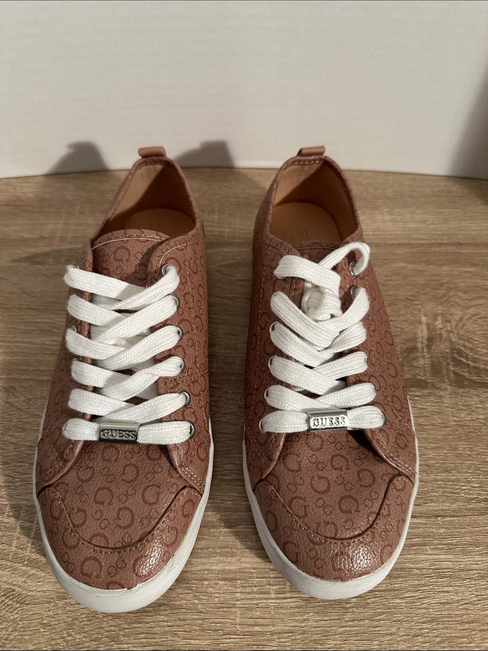 Women’s GUESS Brown Logo-Print Low Top Sneakers with White Laces size 8
